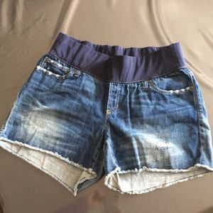 GAP size 31 maternity shorts, NWOT